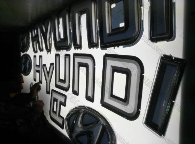Θερμική μονάδα επιστρώματος εξάτμισης λογότυπων αυτοκινήτων, επιχρωμιώνοντας μηχανή πινάκων διαφημίσεων λογότυπων PMMA αυτοκίνητη
